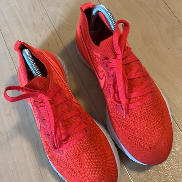 Nike Epic React Flyknit 2 'Chile - Picture 3 of 9